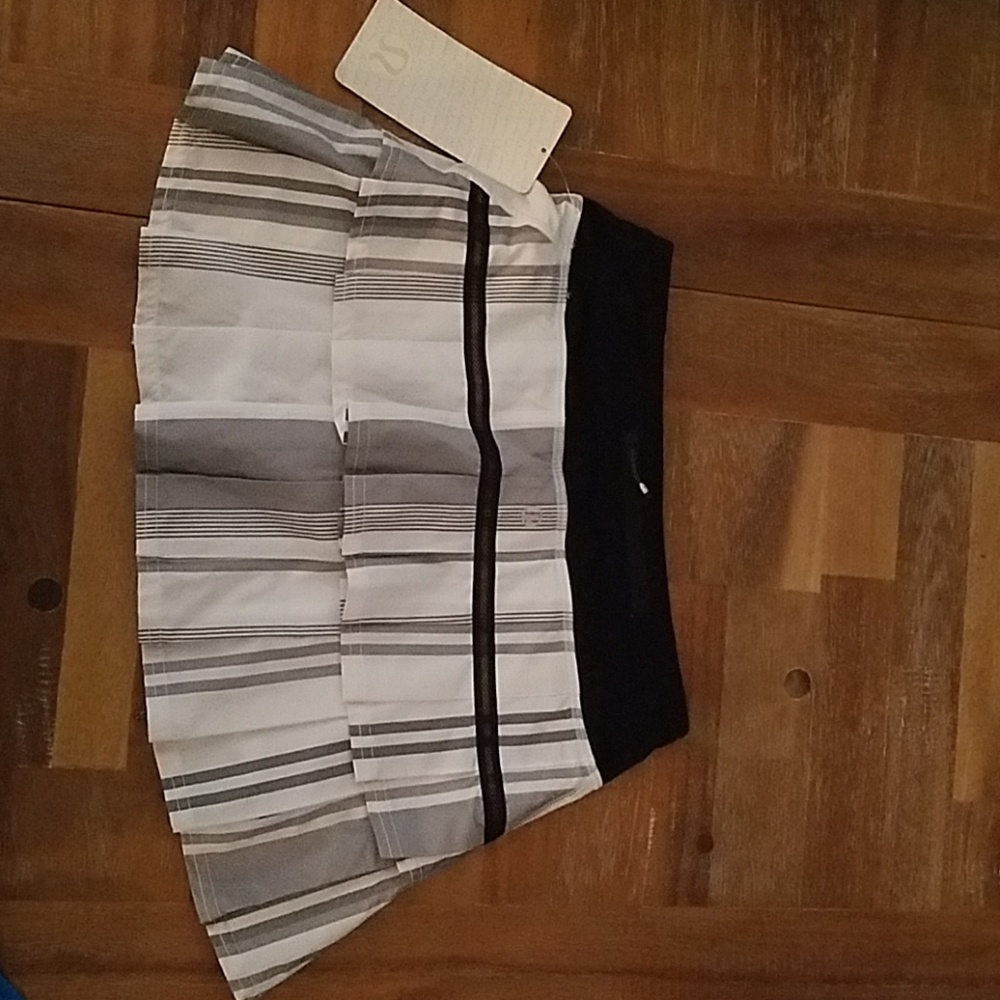 Lulu lemon skort  Run:Pace-Setter Skirt☆R - Picture 2 of 3